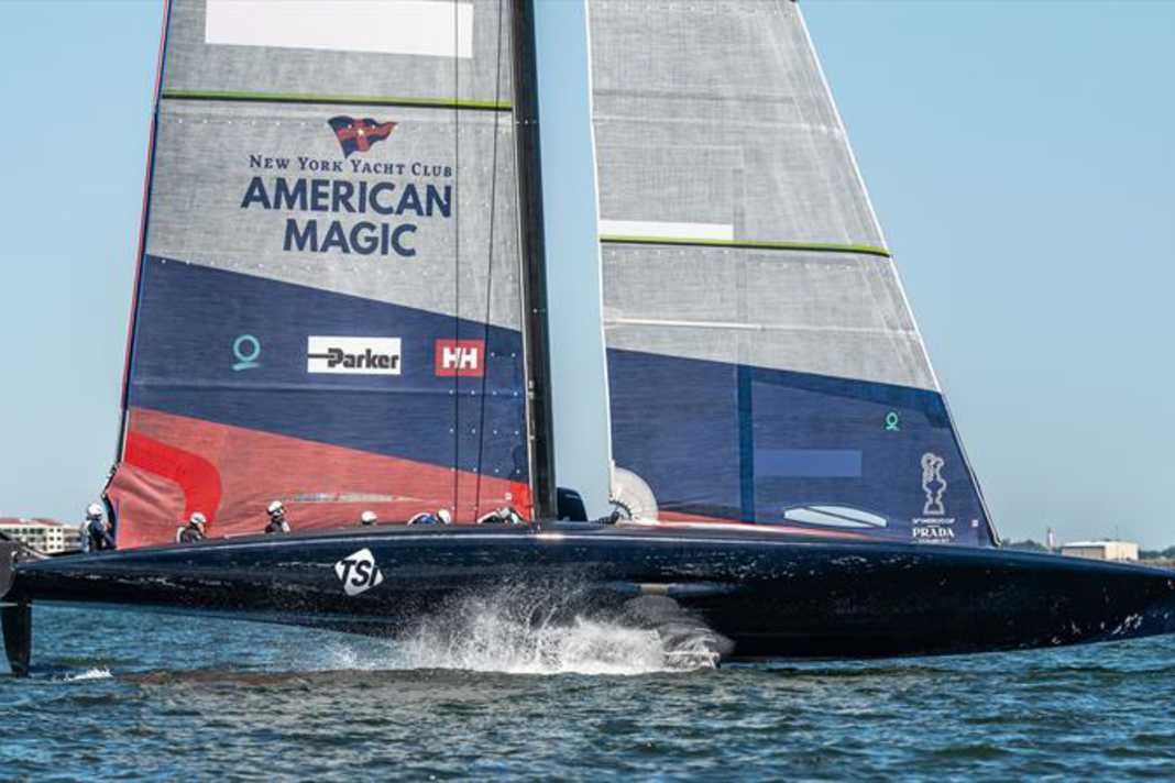 American Magic all'allenamento di ieri: i ciclisti della squadra si riconoscono facilmente dalla loro postura