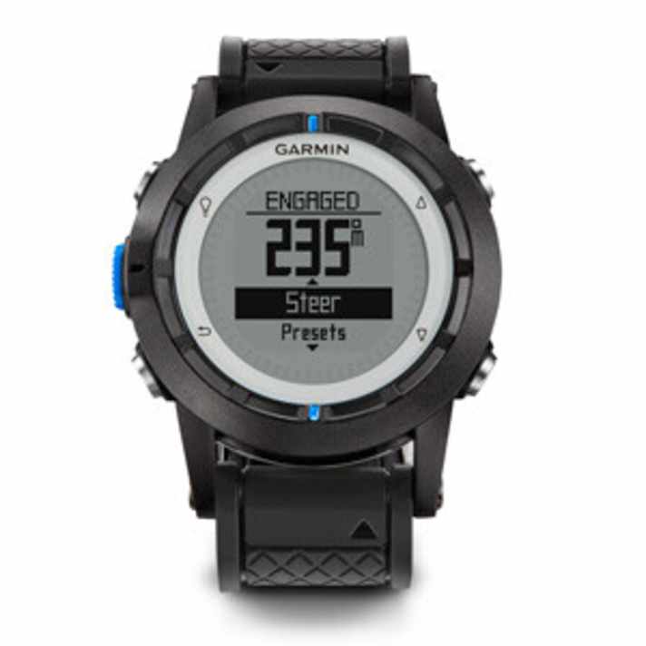   Il Quatix è più di un semplice orologio GPS. Può essere collegato in modalità wireless alla rete di bordo e può, ad esempio, controllare l'autopilota.