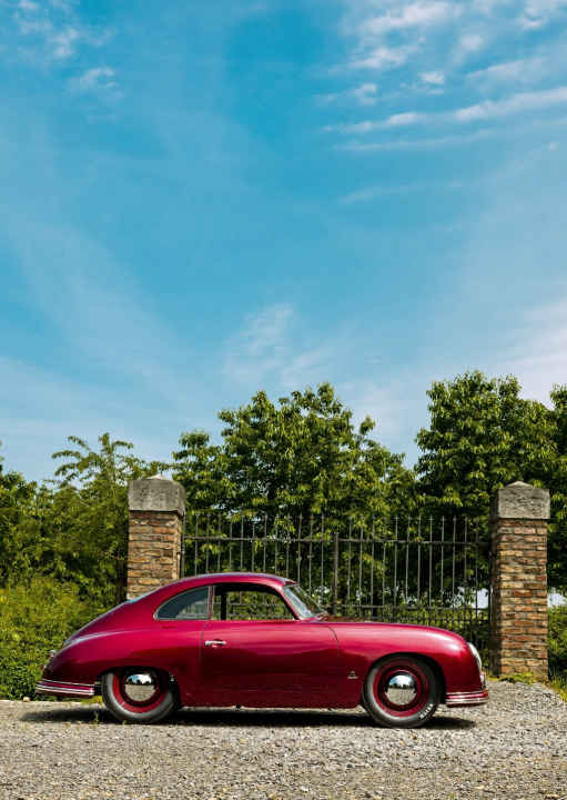 Im schillernden „Marsrot“, einer originalen Metallicfarbe, erstrahlt 5006 jetzt wieder in neuem Glanz – knapp 75 Jahre nach seiner Geburt