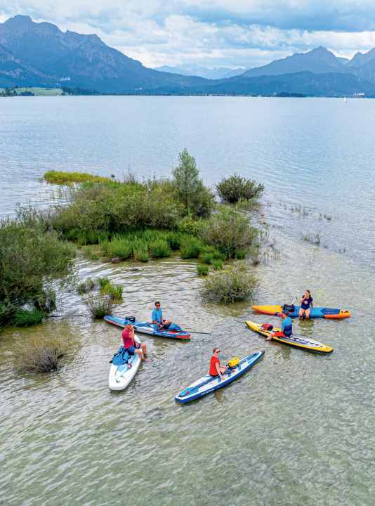 Kleine Buchten, die entdeckt werden wollen – der Forggensee hält hinter jeder Ecke Überraschungen bereit.
