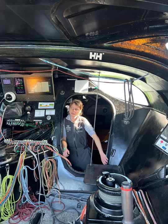 Anne-Claire Le Berre kommt auf Etappe zwei für Annie Lush ins Guyot Environnement – Team Europe. Die Imoca-erfahrene Französin bringt viel Ehrgeiz mit ins Team