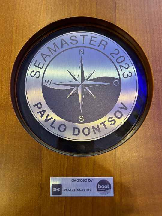 Le Seamaster Award est décerné chaque année par le boot Düsseldorf et les éditions Delius Klasing dans le cadre de la Flagship Night à des personnes exceptionnelles dans le domaine des sports nautiques.