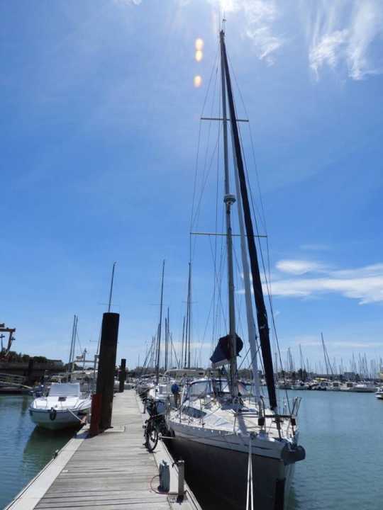   The "Anahita", an Ovni 345, had only recently been specially converted for travelling on ice