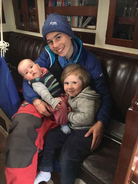   Lehmanns "Windsbräute": Lebensgefährtin Sophie Heyer und die Töchter Daphne (r.) und Adele