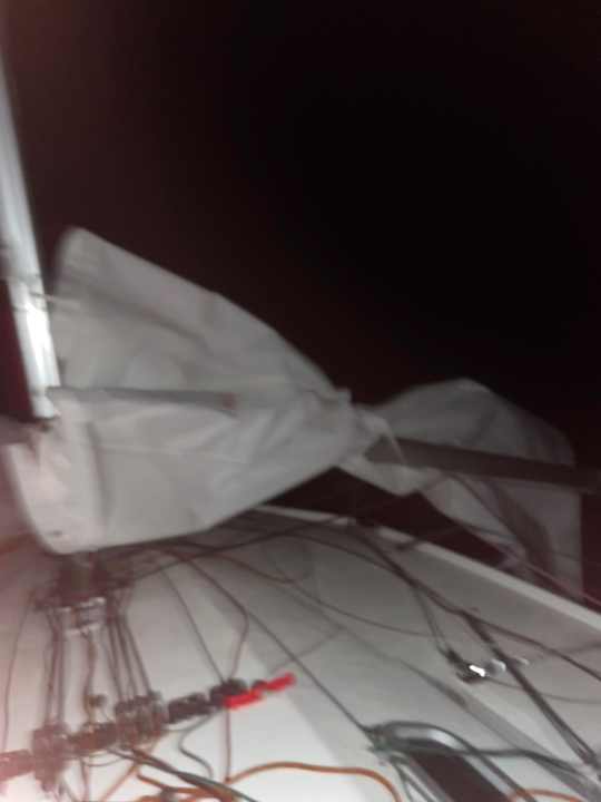   ... the broken rig of the mini in the dark night