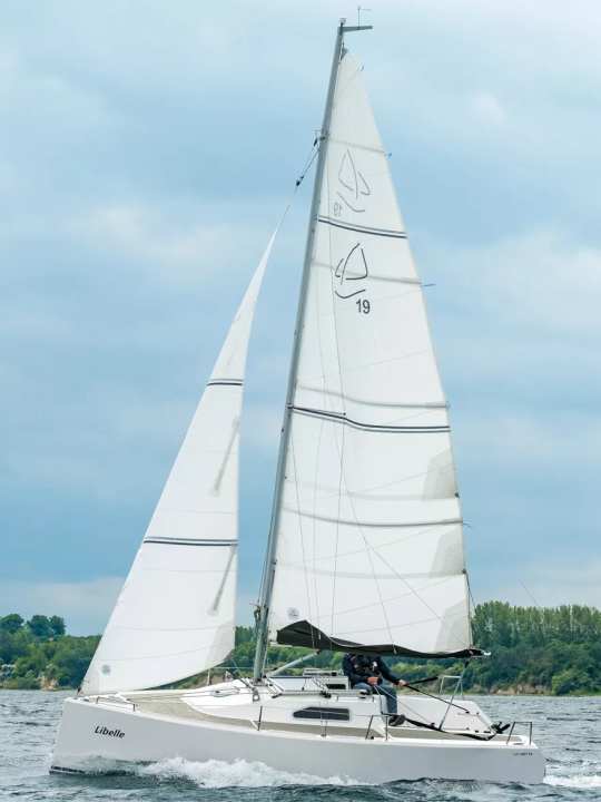 Die Sailart 19 ist auch bei viel Wind einhandtauglich