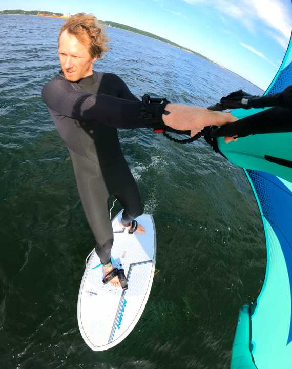 Pointed bow, compact dimensions - that's the Naish Hover 85