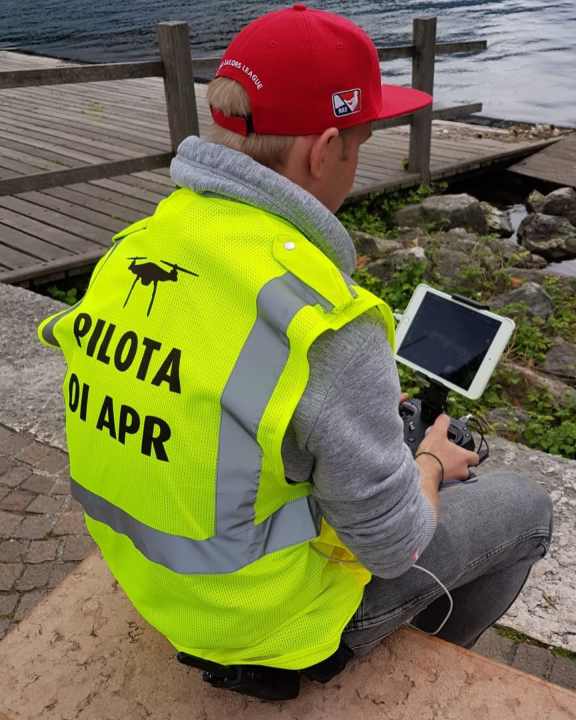 Als Drohnen-Pilot bei Events klar zu erkennen: Eike Schurr prüft die Bilder
