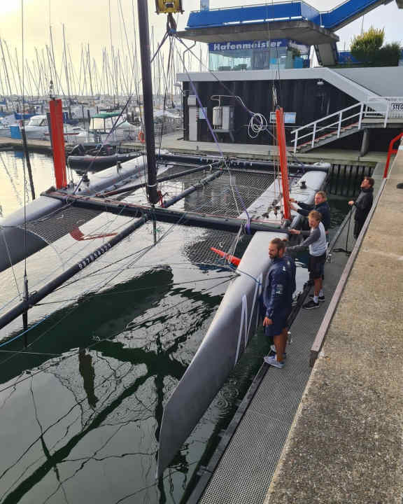   Team Malizia at work in the Kiel-Schilksee Olympic Centre: Here the GC32 catamaran "Malizia I" enters the water