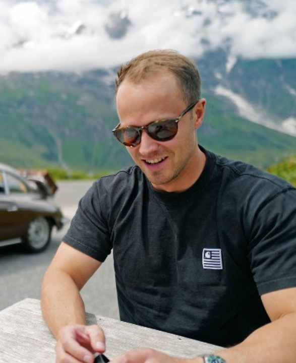 Mehr und mehr wird die erste Testfahrt im 356 C zum vollen Erfolg. Der Wagen erweist sich als echter Dauerläufer