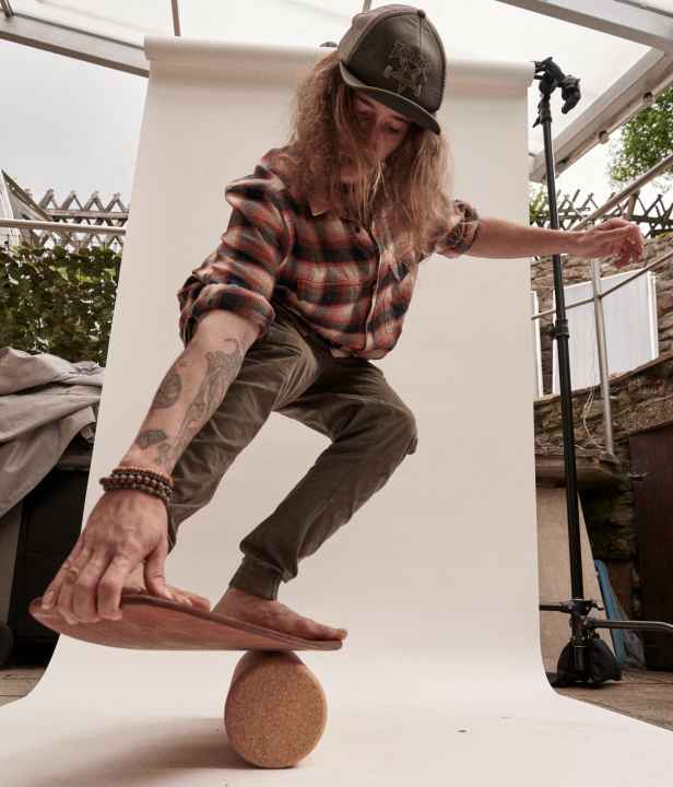 Vom gemütlichen Balancetraining bis hin zu Sprüngen und Tricks bietet Shreditate unterschiedliche Boards und Rollen an