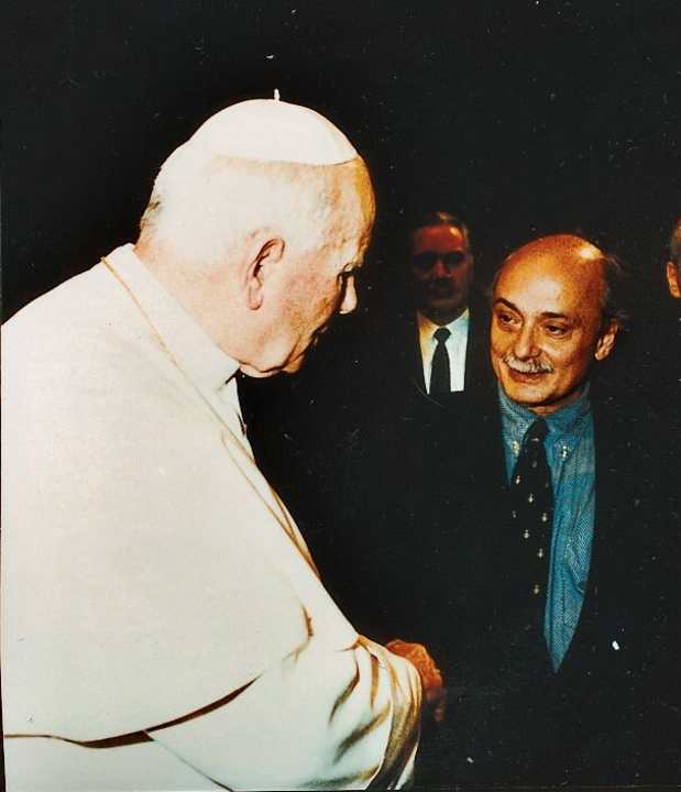   En 1994, lors d'une audience privée avec le pape Jean-Paul II.