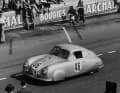 Le Mans 1951: Auguste Veuillet und Edmond Mouche erreichen mit dem Porsche 356 SL 1100 bei dem ersten Einsatz eines Porsche in Le Mans den Sieg in der Klasse bis 1100 ccm.