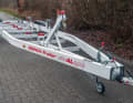 Ein klassischer Motorboottrailer aus Aluminium