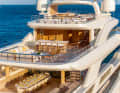 Continuity: Light grey, FSC-certified teak rods adorn the decks as well as the high sideboards on the upper deck and the two bars above.
