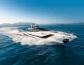 Great white shark in front, sports car behind: four MTUs work in front of four Kamewa waterjets, which is enough for more than the official 34 knots. In reality, the 50 metres plough through the waves at up to 37 knots