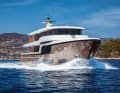 Have a good trip, lady: Ginton Naval Architects calculated the hull, especially the area below the waterline.  A fixed Hull-Vane-Foil at the stern optimises ride comfort, increases the range and flattens the stern wave