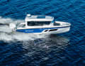 1. Quarken 27 Cabin (SE): 8,35 m lang, 2,59 m breit, Verdrängung 2700 kg (o. M.). Mit 1 x 300-PS-Außenborder: 105.900 €