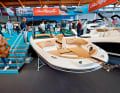 The renowned US boat brand Sea Ray is once again setting an exclamation mark in terms of diversity at Interboot. Brunswick Netherlands B.V. has announced 16 models, including European premieres, for the traditional boat show on Lake Constance