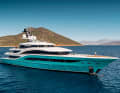 Weiche Linie: Der Bogen mittschiffs wurde schnell zum Markenzeichen  des Studios. Turquoise Yachts lieferte die 77 Meter lange „Go“ 2018