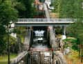 Impossible without locks: at Vrangfoss in southern Norway, the historic Telemark Canal crosses a 23 metre high rock face. In Germany, such lock stairs have now been replaced by individual large structures