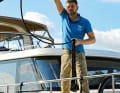 Quickly open the hand with the open collar in the direction of the throw...