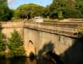 Mit dem Charterboot unterwegs auf dem Canal du Midi.