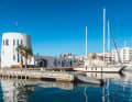 Die Marina Santa Eulalia auf Ibiza gilt als kostengünstige Alternative zu den insbesondere im Sommer sehr teueren und überfüllten Marinas in Ibiza-Stadt. Der Weg dort hin ist mit dem Taxi schnell gemacht.