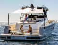 Launching platform: On the port side there is a jetty with bathing steps when the stern goes down. The lazarette is located in the centre in front of it
