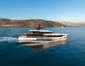 Have a good voyage: The captain steers the Oceano 44 at speeds of up to 16 knots. Thanks to the enormous glass surfaces, everyone can see what's going on around them