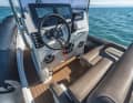 The clearly organised console offers everything the skipper needs
