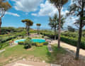 Seit zwei Jahren residiert Zuccon International Project in einer Villa mit Garten, Pool und malerischem Ausblick über Rom