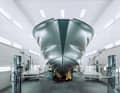 Construction site: A large winter storage facility and the new DB50 of the Stratos own brand are being built at the new shipyard in Lelystad. The hull measures 15 metres in length