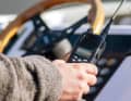 A walkie-talkie or headset can be very helpful for communication during manoeuvres. A lot of communication between the crew on the foredeck and those at the helm is also necessary when anchoring: Where is the sandy bottom? Is the distance to other boats suitable? How deep is it here?