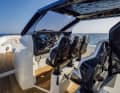Der Steuerstand im Cockpit bietet freie Sicht