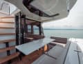 Die Treppe führt hinauf zur Flybridge