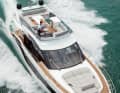 From the flybridge, the driver has a superb view into the distance. The solid railing ensures safe movement