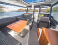 The large window fronts ensure good all-round visibility and plenty of daylight in the boat