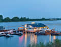 Abendstimmung am Sürther Bootshaus, rund zwölf Kilometer oberhalb der Kölner City