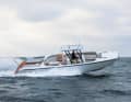 Beach Lander: Cockwell's ten-metre dinghy transports twelve "Renaissance" guests at speeds of up to 38 knots. The landing platform extends electrically