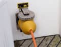 Solid and weatherproof: Ratio's on-board couplings are robust and waterproof. The contacts correspond to a CEE connection, but the housing is not compatible. Particularly practical: The version with built-in mains indicator light shows whether voltage is present