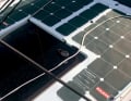 2. Maße kontrollieren: Auf Wunsch fertigt Solbian Papierschablonen für die Kontrolle an Bord. So lassen sich Abweichungen und Messfehler korrigieren. Anschließend werden die Module produziert