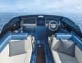 Das Cockpit wirkt aufgeräumt, und das Multi-­Display zeigt alle nötigen Informationen