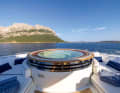 Sonnendeck: Whirlpool mit Edelstahleinfassung à la Rossinavi