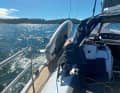 Mounted upright on the railing, the passage to the front remains clear and visibility is hardly restricted. Thanks to its discreet design, the board is also unobtrusive on board