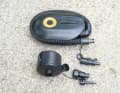 The electric pump from Decathlon (€77.99) runs on 12 volts and inflates a board to 15 psi in under ten minutes. The handy battery-powered blower (also from Decathlon; €37.99) fills a board with air within a minute, without pressure, but completely with air, thus removing the first 100 pump strokes
