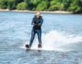 Beim Wasserski kommt es auf Balance und Körperbeherrschung an