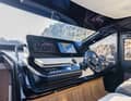Italian style: the mobile phone charges under the left-hand display, cool air flows out of turbine outlets à la Mercedes