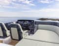 Two people can lie comfortably on the sun cushion. The steering and gearstick are well positioned on the driving position