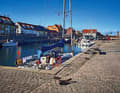 Dans les ports populaires comme Allinge, au nord-ouest de Bornholm, on ne dispose d'autant de place qu'en dehors de la haute saison. Sinon, les paquets sont la règle dans les bassins de taille raisonnable.